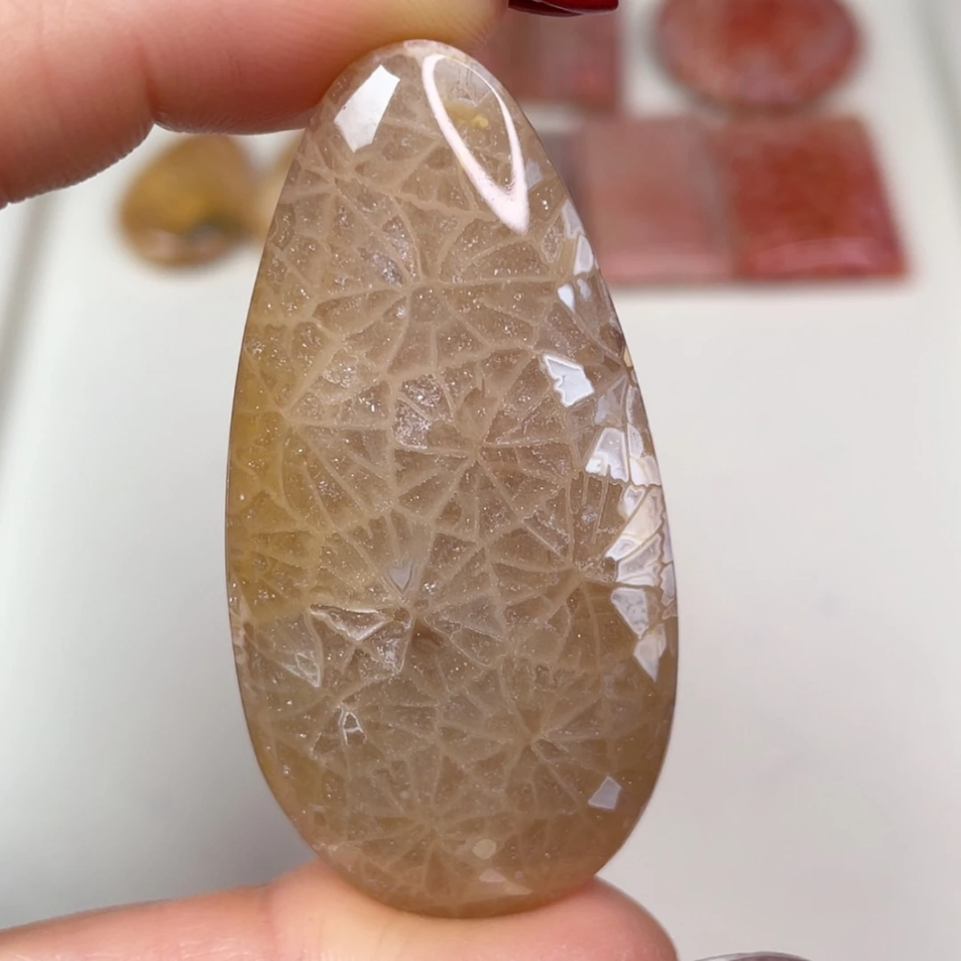 【闪购商品】未镶嵌吊坠(赠链)硅化玉