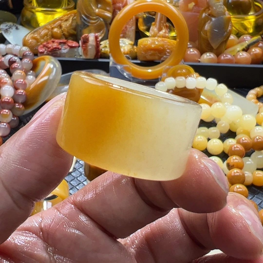 石英质玉未镶嵌颈饰