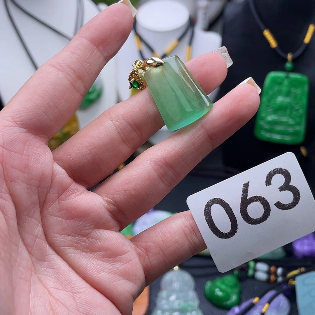 吊坠(赠链)未镶嵌翡翠