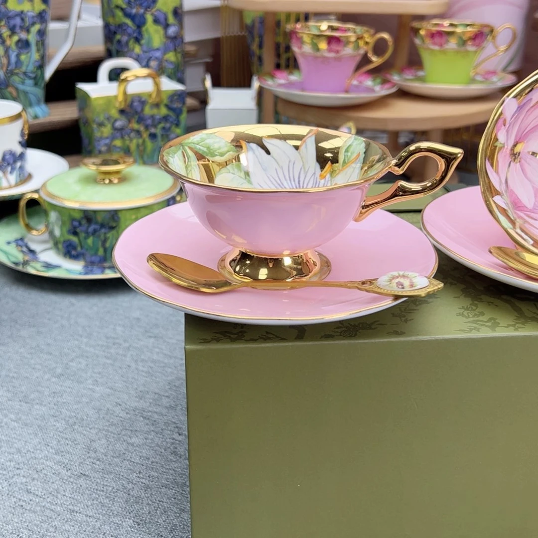 自然写生粉釉西番莲杯碟礼盒