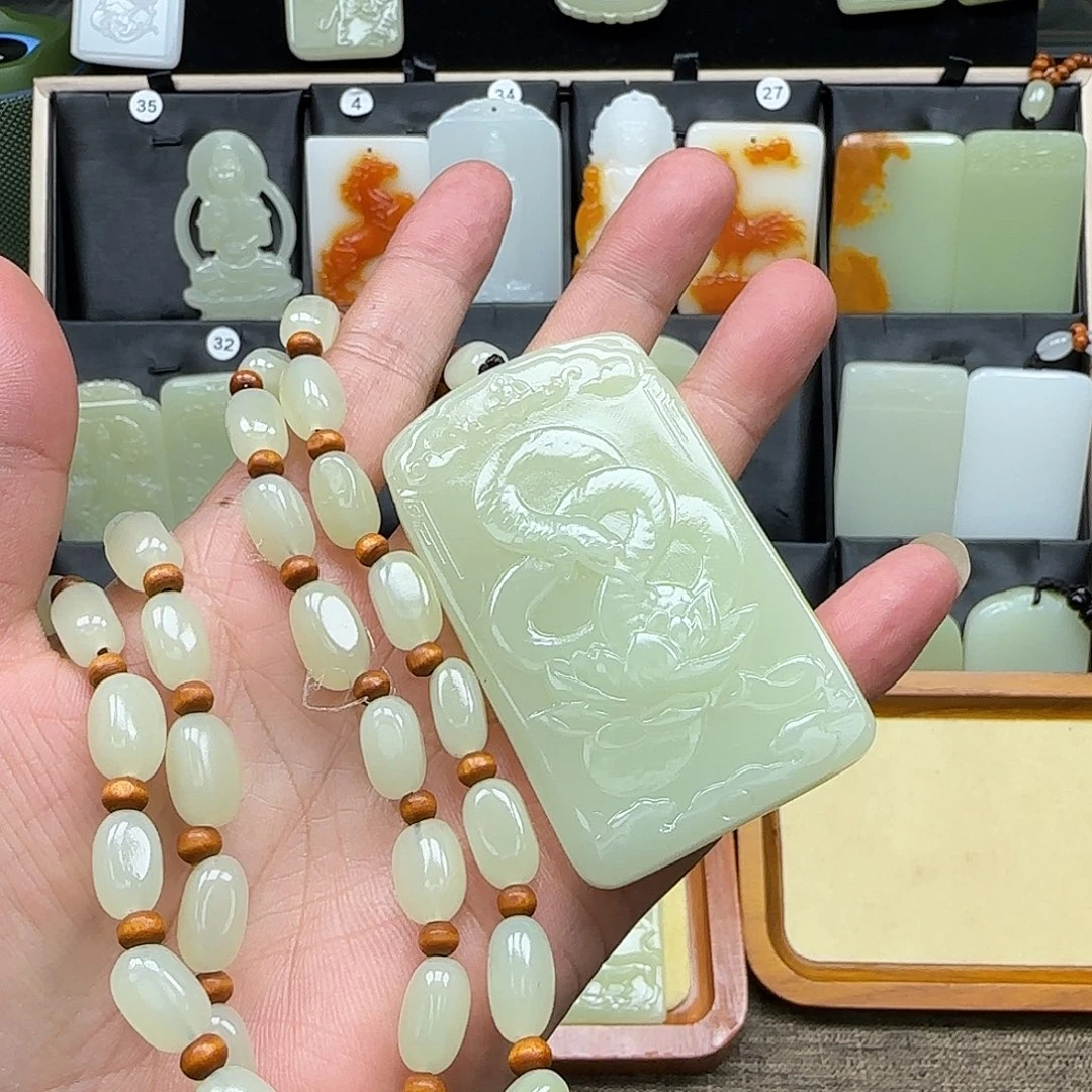 一***甜昆仑山料一物一拍双面蛇