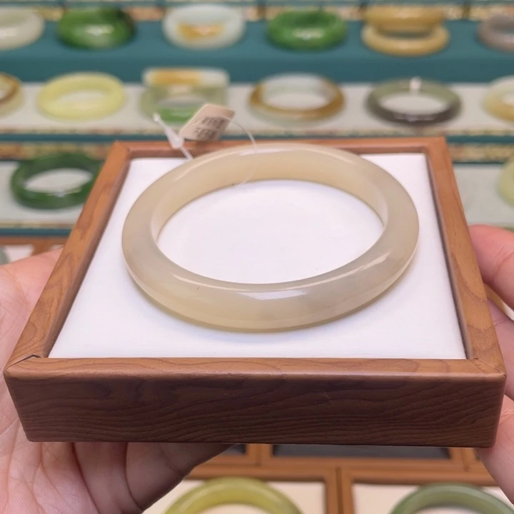 和田玉手镯未镶嵌57