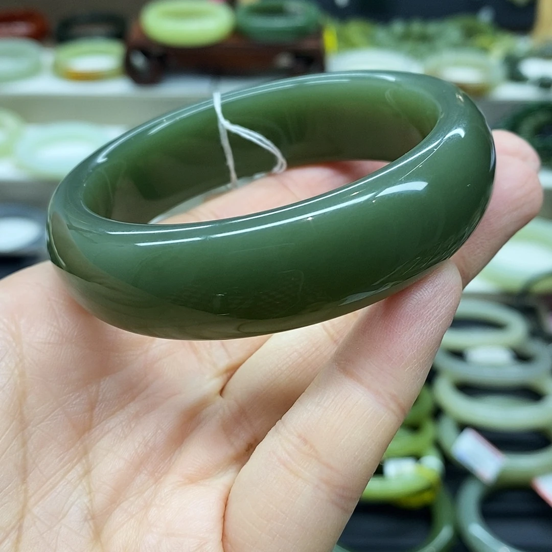 和田玉未镶嵌手镯