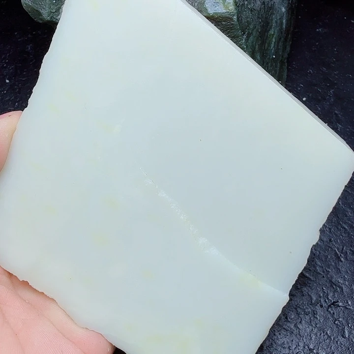 问***愧和田玉(糖玉)未镶嵌珠宝奇石