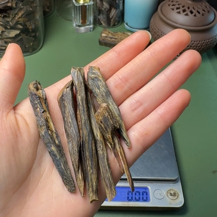 沉香手把件海南原母树紫棋树丁树心油老香块料10克