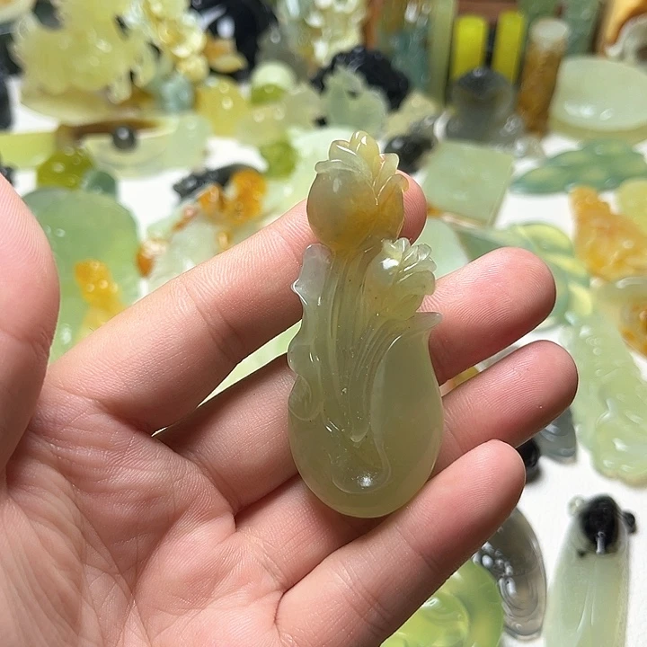 未镶嵌蛇纹石玉颈饰