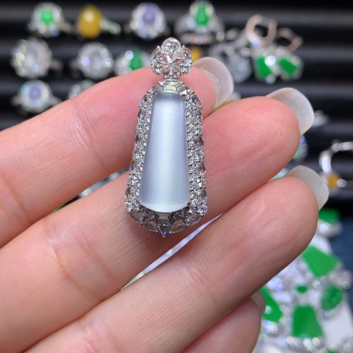 翡翠18K金镶嵌颈饰玻璃种无事柱