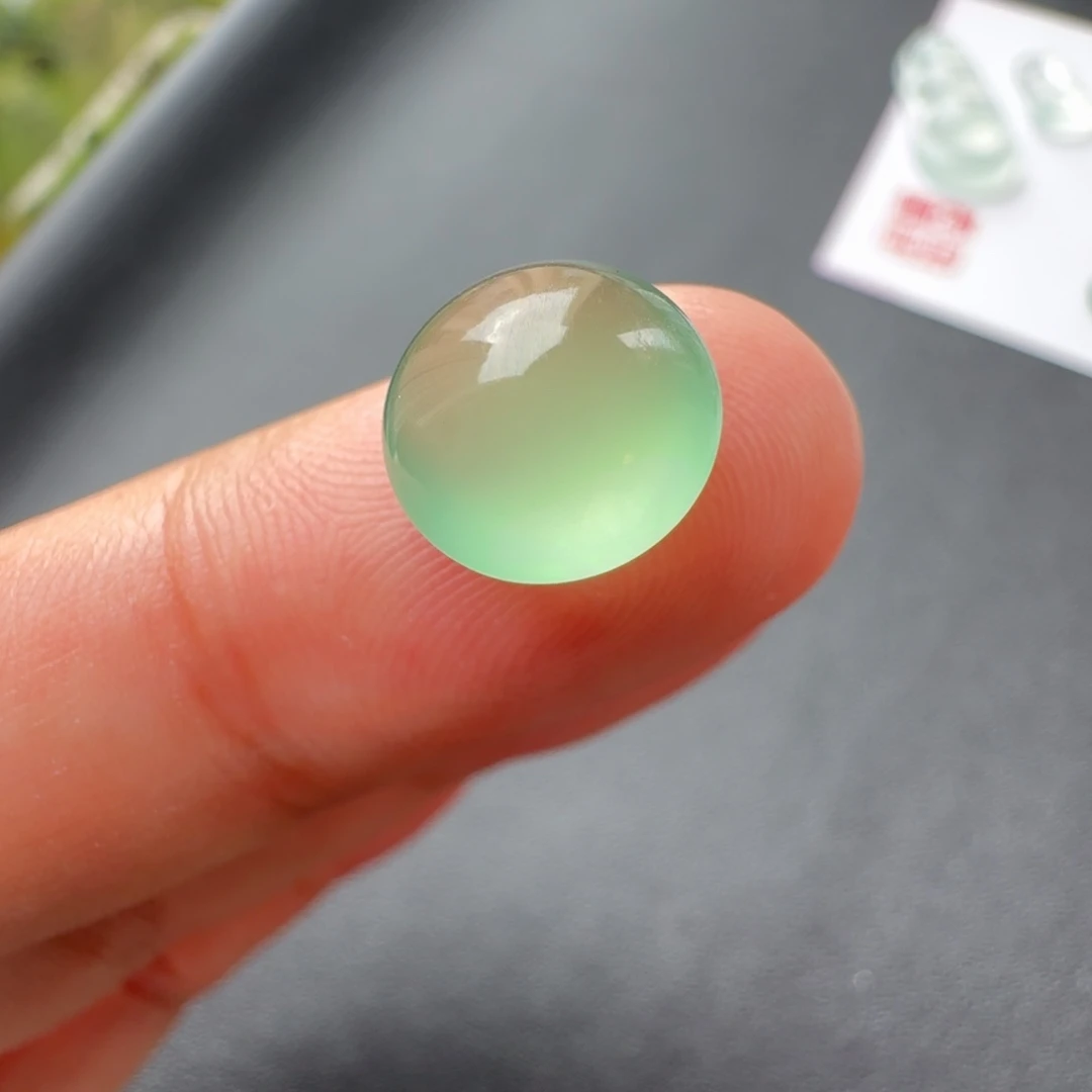 定制翡翠未镶嵌高冰蓝蛋面