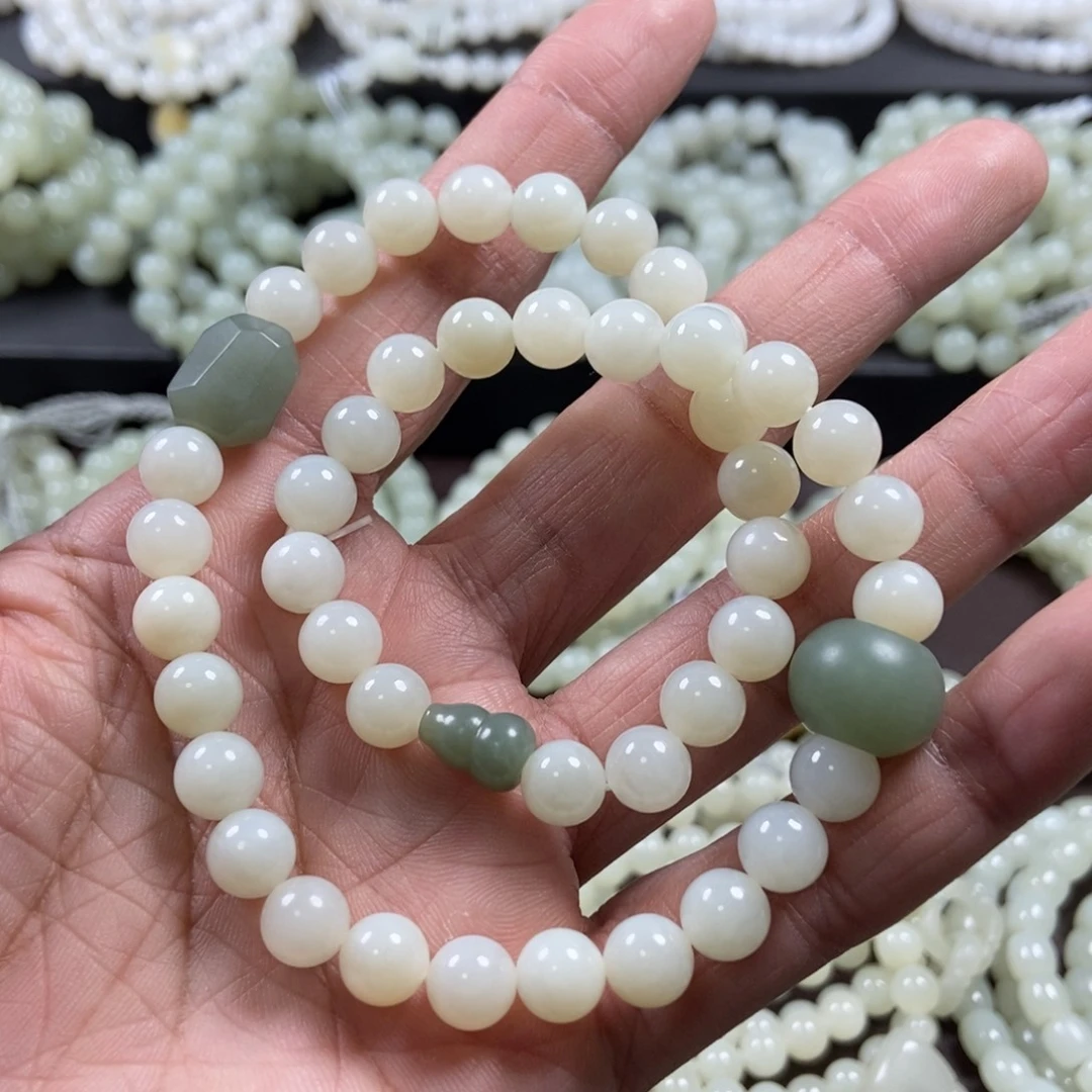 和田玉未镶嵌把件