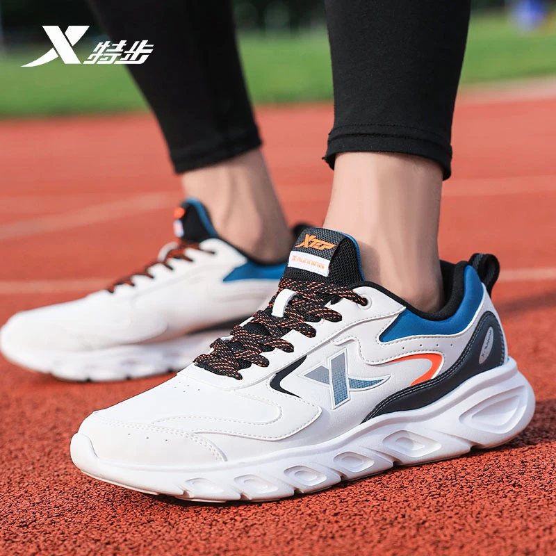 特步男鞋官方正品跑步鞋秋冬新款皮面防水休闲鞋子白色百搭运动鞋