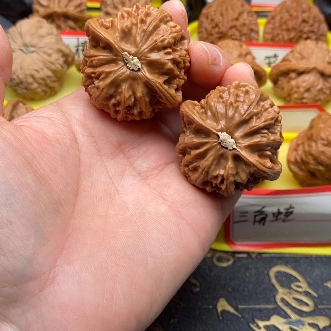 自***醒文玩核桃吊坠宫灯