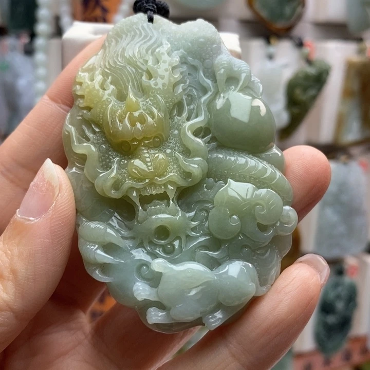 翡翠颈饰未镶嵌龙牌