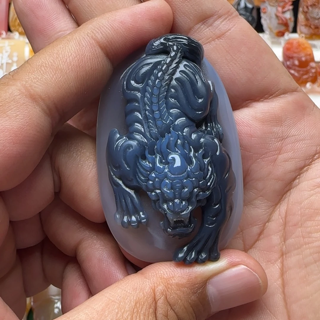 花***尚玛瑙/玉髓未镶嵌颈饰