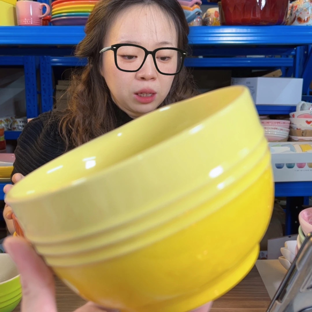 瓷片轻虹黄色面碗