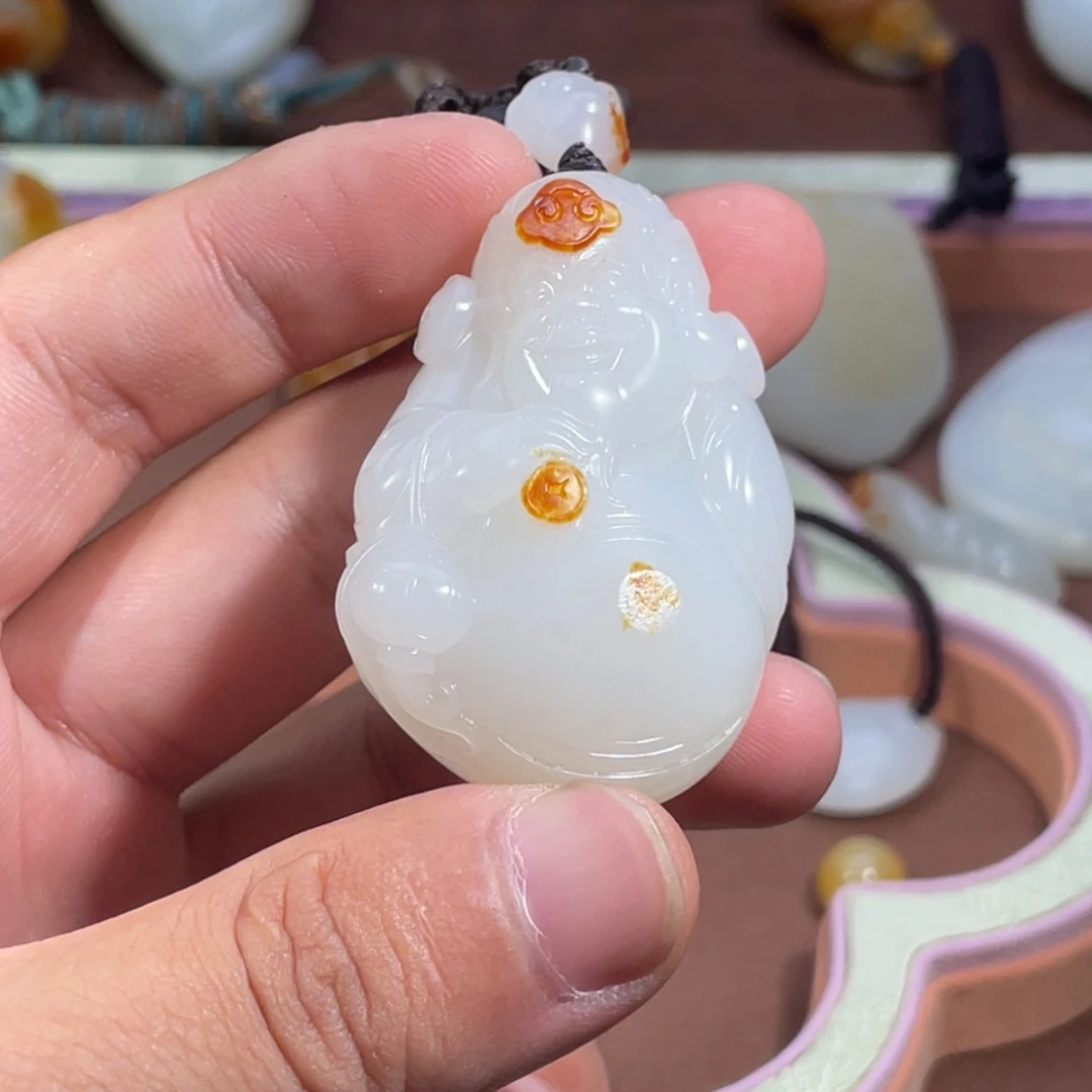 颈饰未镶嵌和田玉（糖玉）