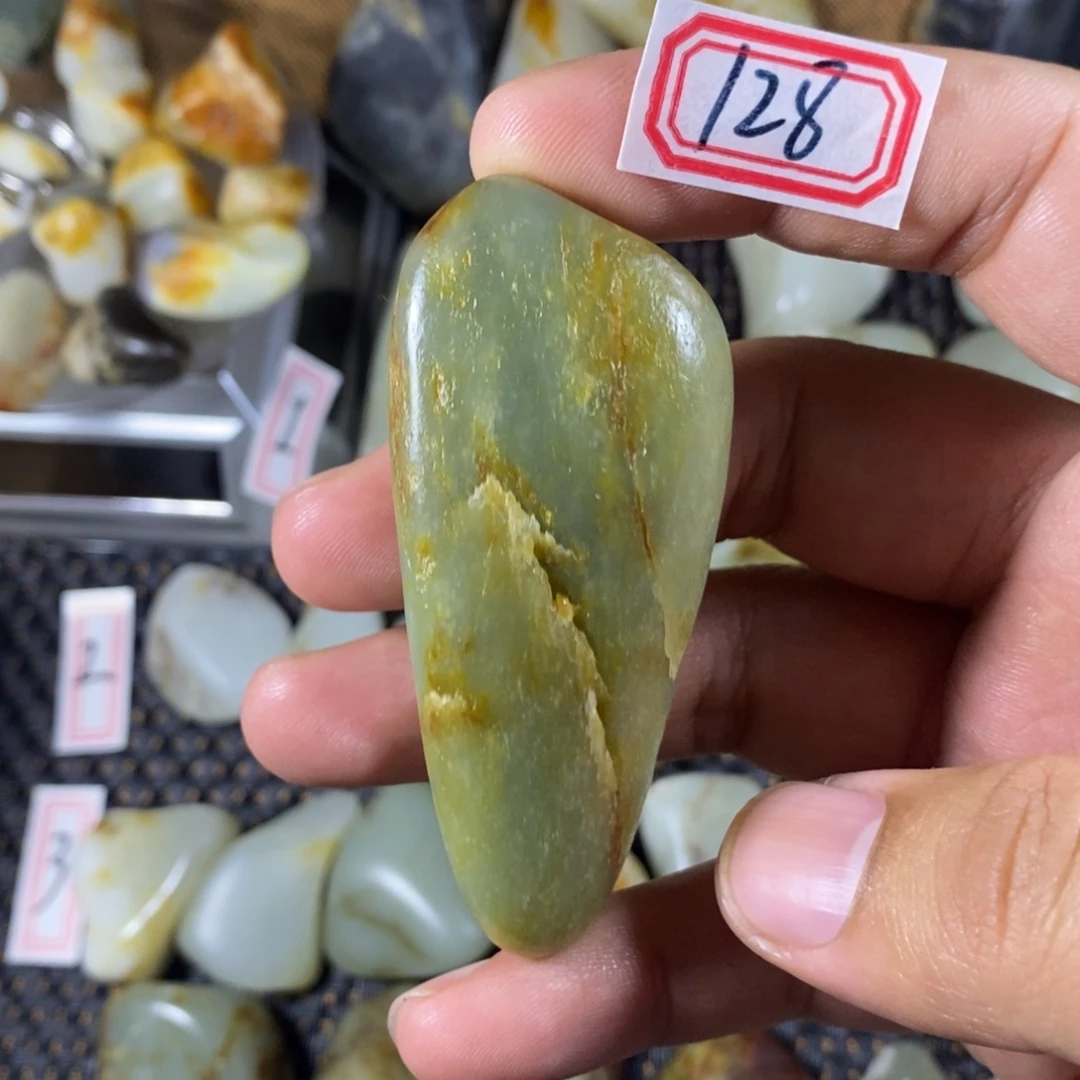 和田玉（糖玉）未镶嵌挂件