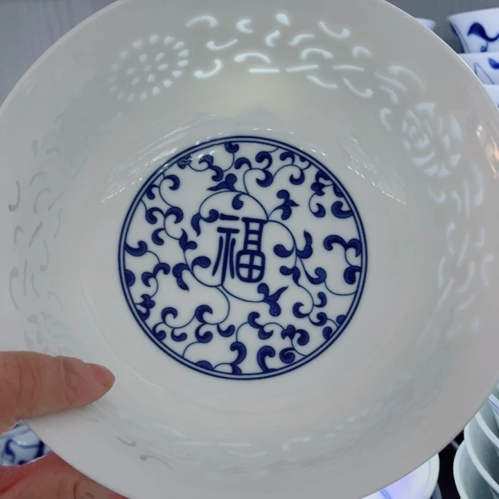 青花玲珑7寸面碗满雕福字