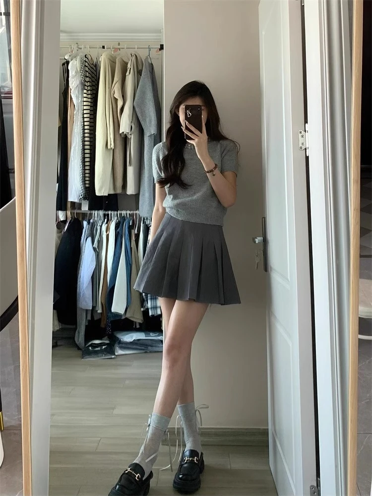 夏季2025新款法式高级感减龄灰色小香风正肩针织衫百褶裙两件套装
