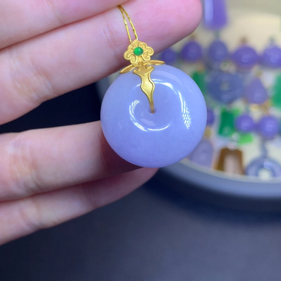 翡翠18K金镶嵌颈饰