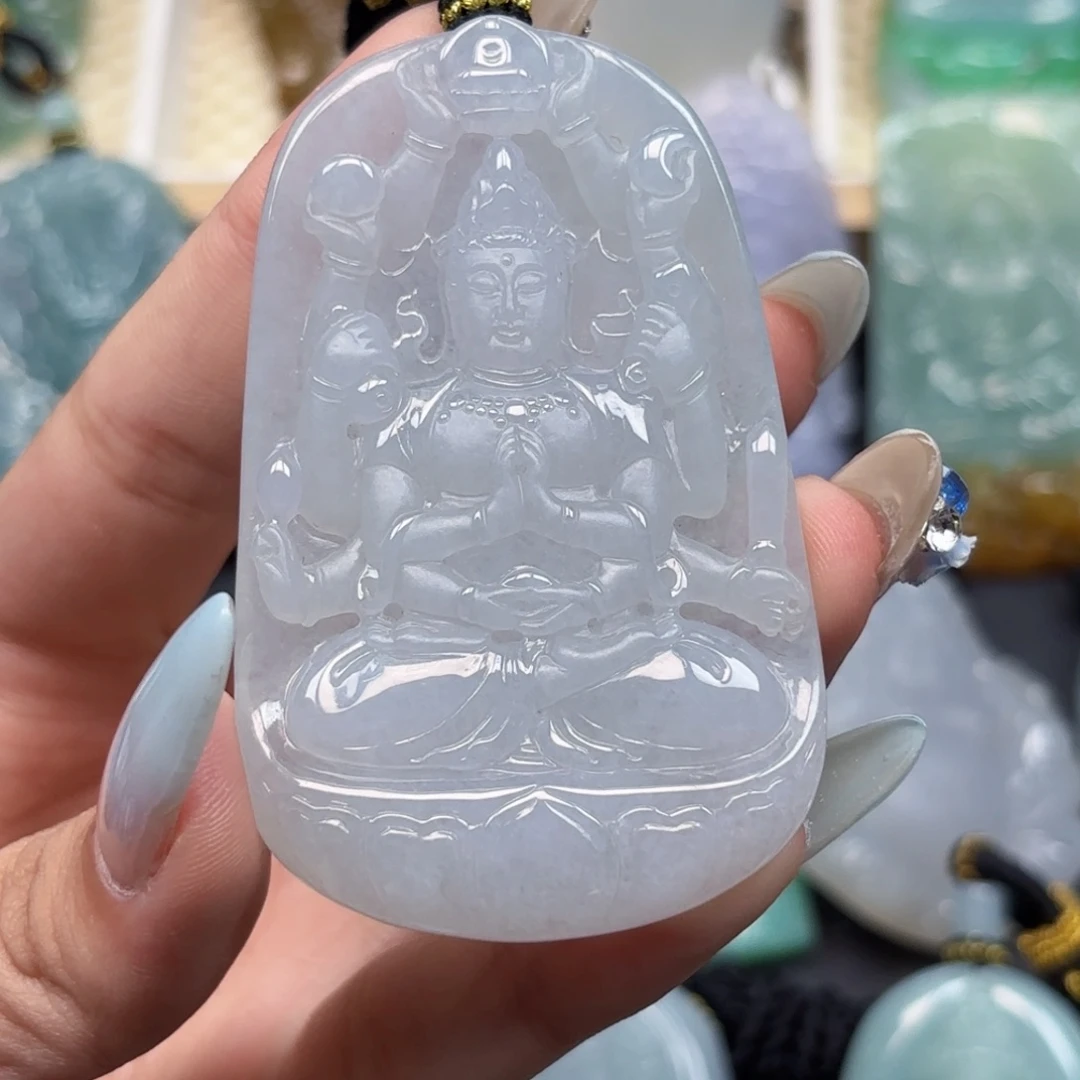 之***。翡翠未镶嵌颈饰千手观音