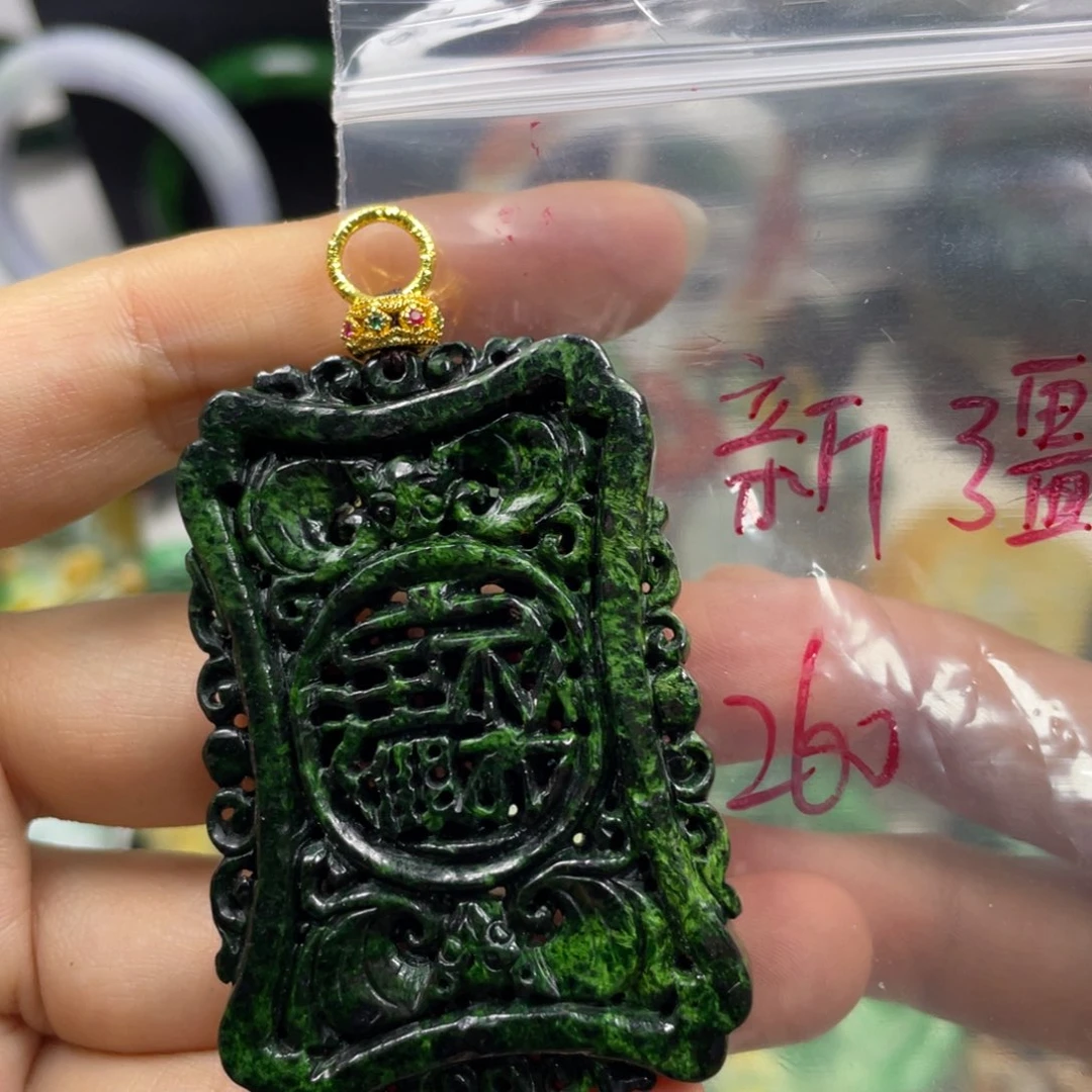 新***丫翡翠未镶嵌颈饰牌子