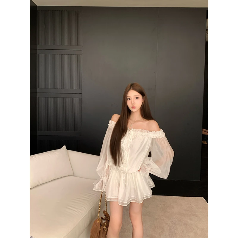 2025秋季新款高级感一字肩白衬衫裙女荷叶边设计感气质露肩连衣裙