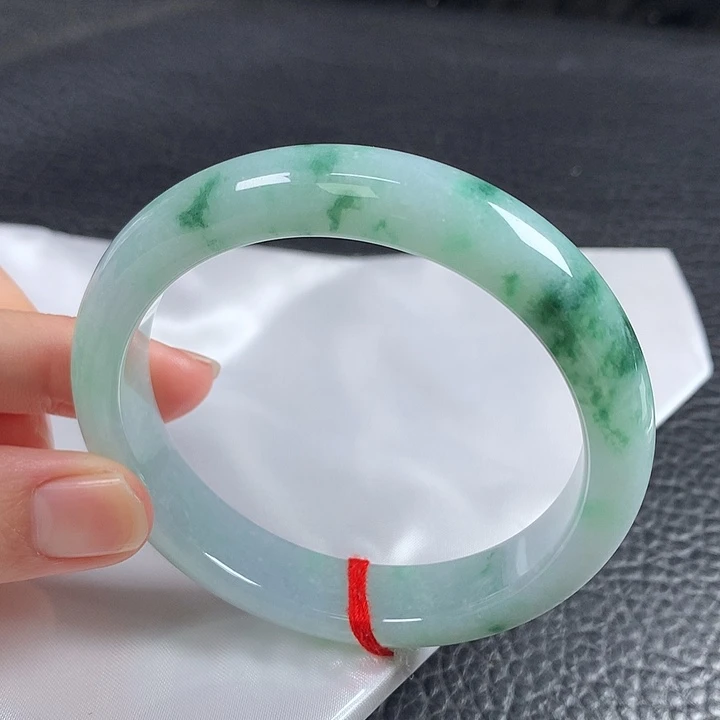 翡翠未镶嵌手镯