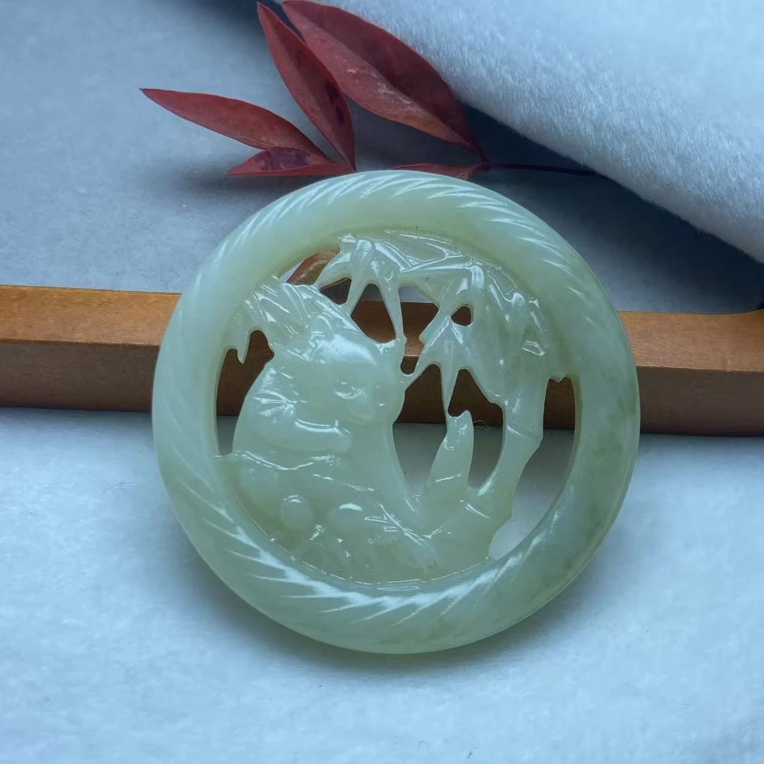 和田玉熊猫车挂件D063