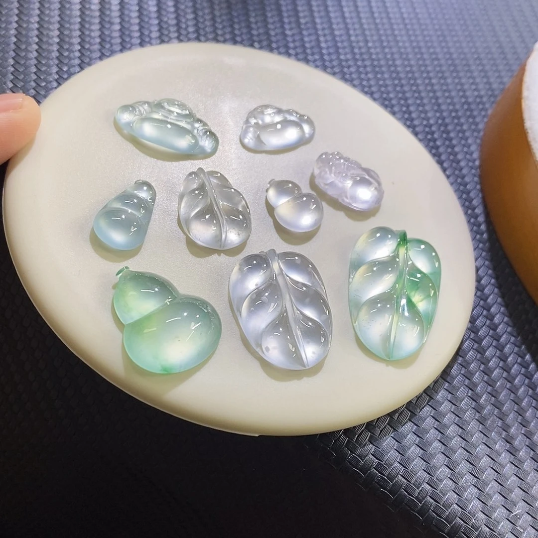 未镶嵌挂件翡翠多样发其一