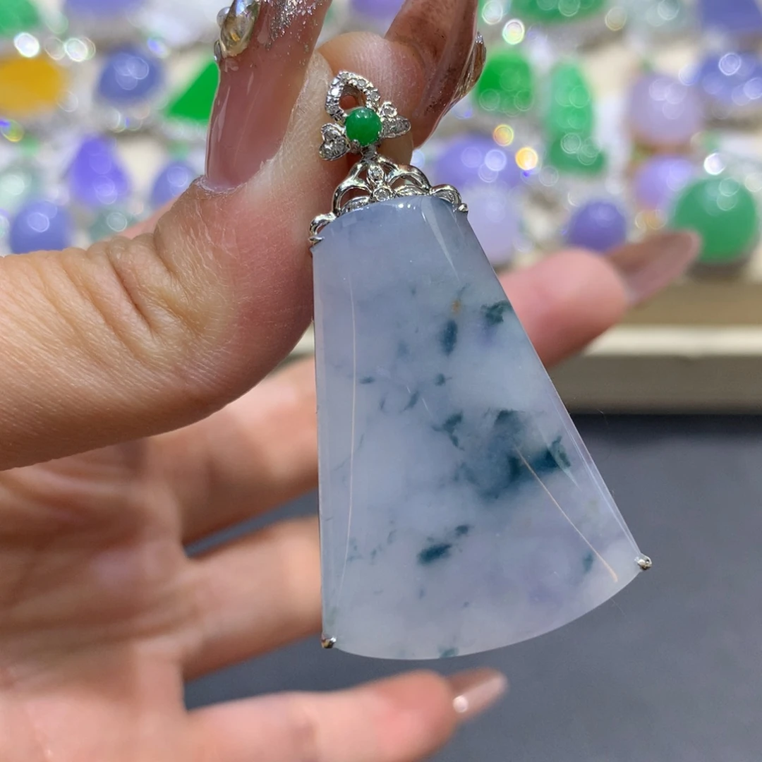 翡翠颈饰18K金镶嵌翡翠