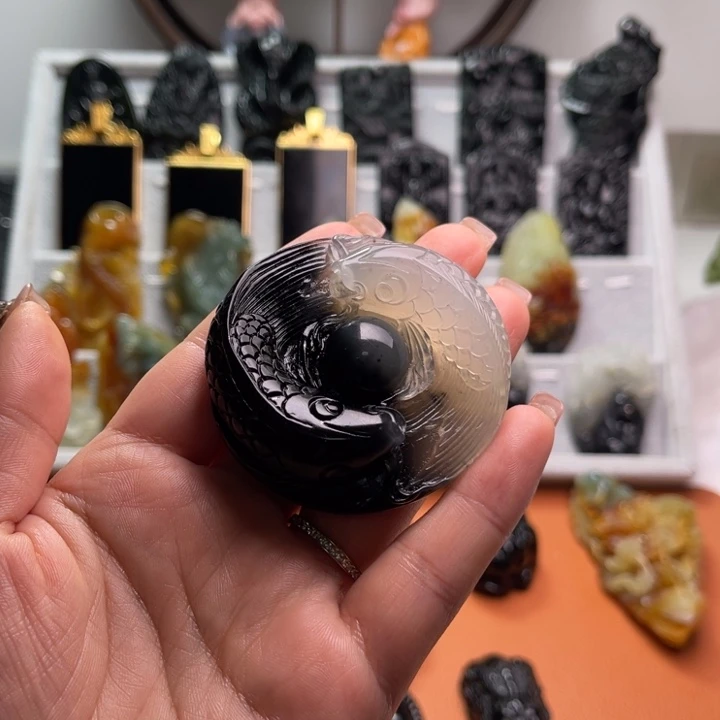 蛇纹石玉颈饰未镶嵌汉**?