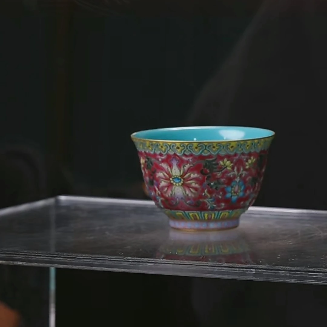 X胭脂红釉粉彩花卉纹杯