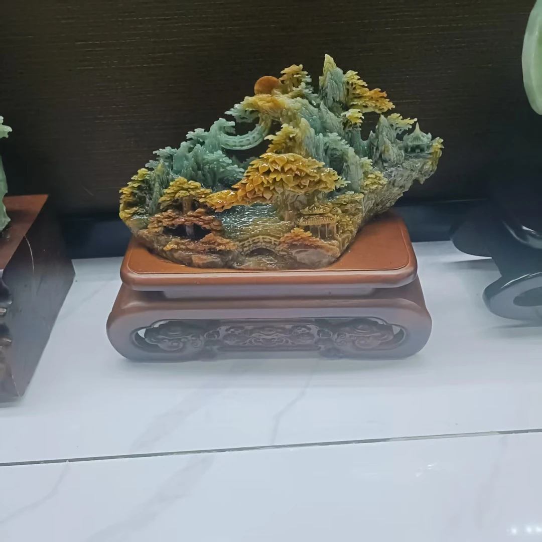 精品玉摆件山水。