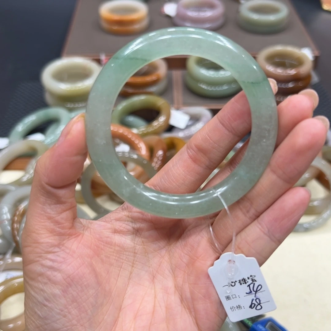 未镶嵌手镯石英质玉