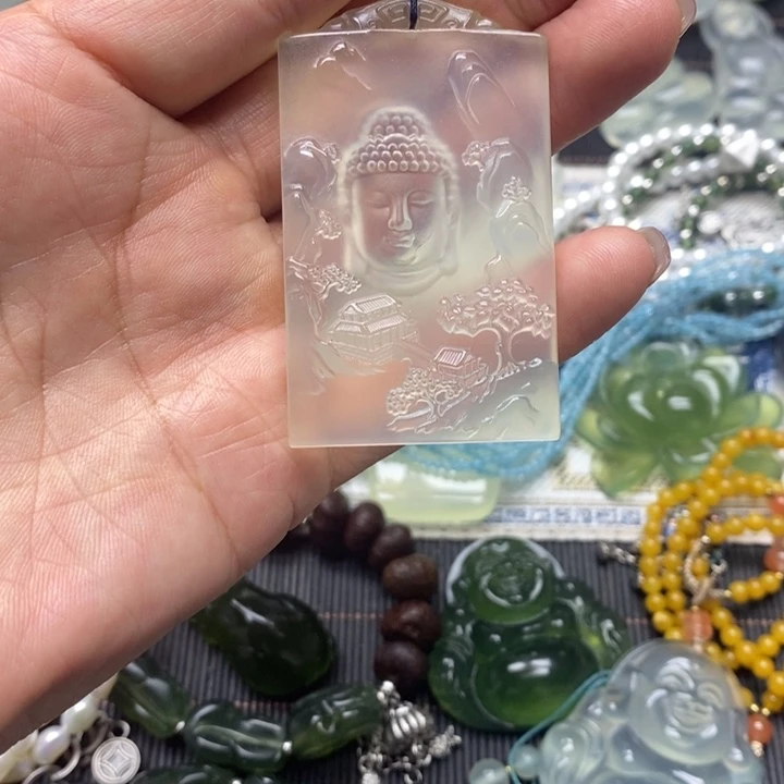 蛇纹石玉颈饰未镶嵌心***灯