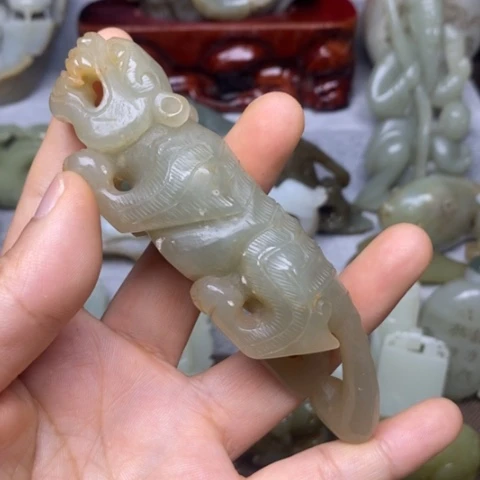 和田玉未镶嵌把件