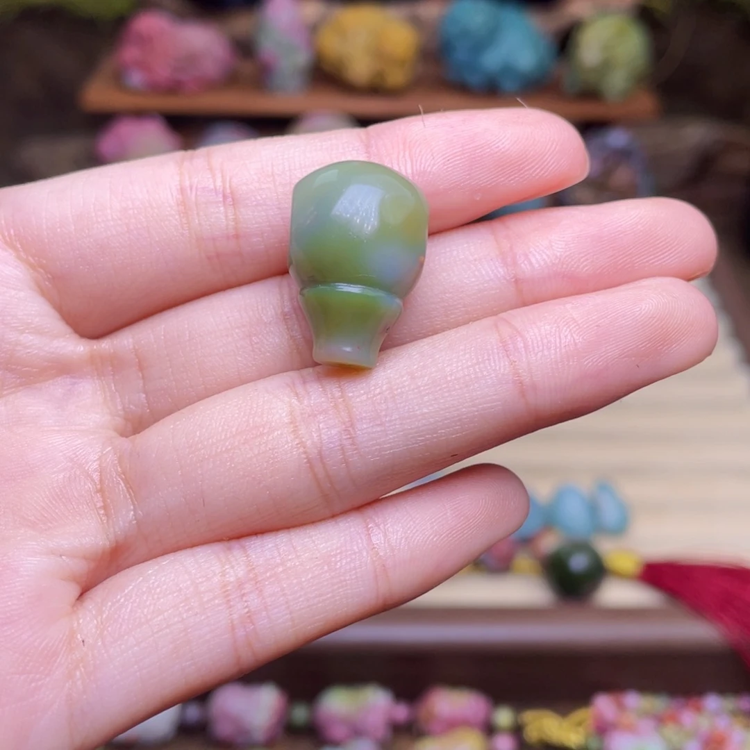 苍***土玛瑙/玉髓未镶嵌珠宝半成品盐源玛瑙青绿色三通