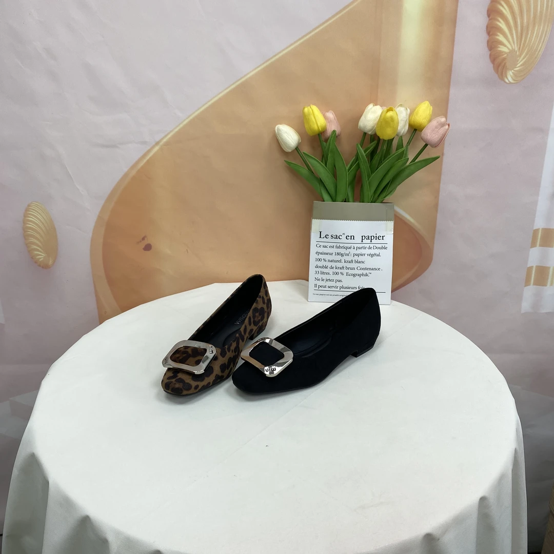 15278春秋新款时尚气质百搭方扣粗低跟单鞋F