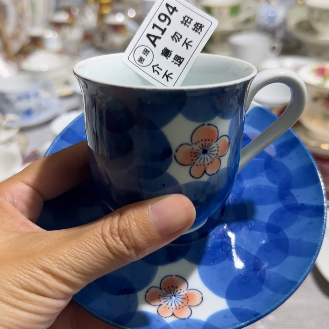 咖啡杯里的咖啡是我的最爱