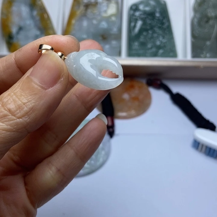 翡翠未镶嵌颈饰翡翠