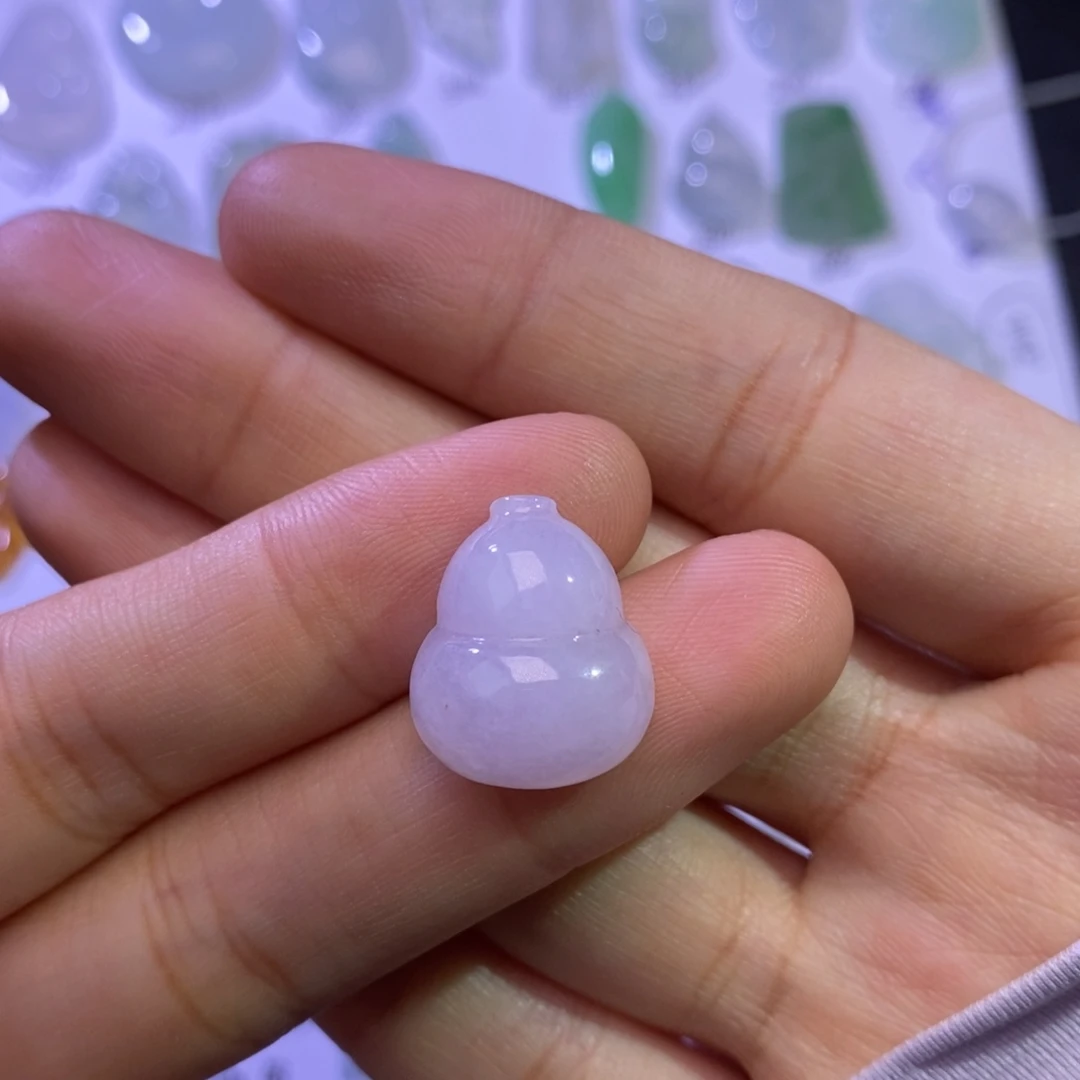 翡翠未镶嵌颈饰葫芦