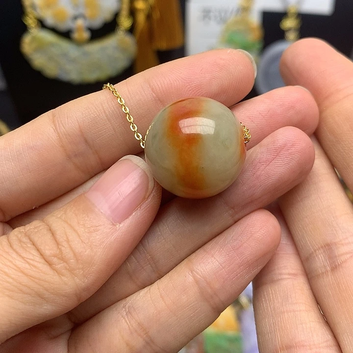 翡翠未镶嵌颈饰落****?翡翠