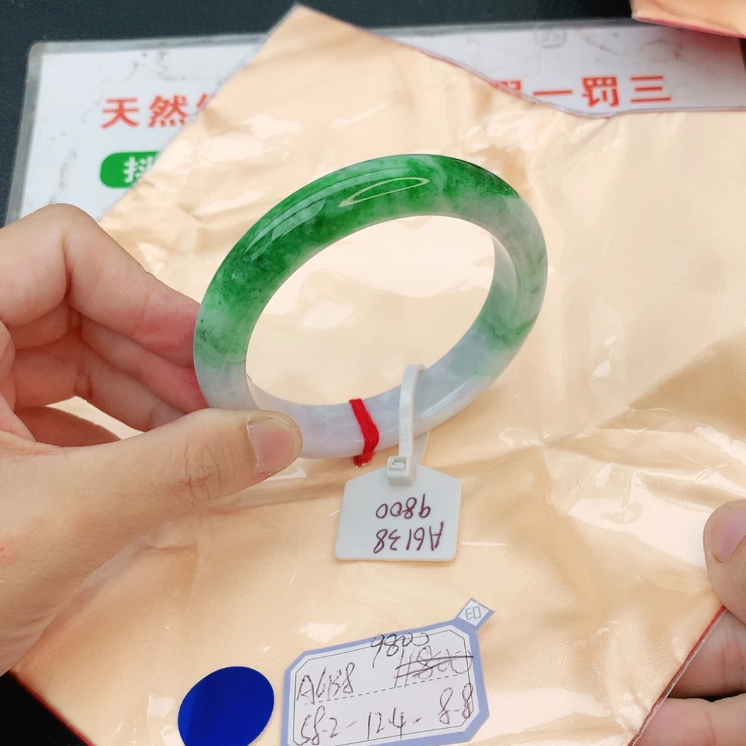 翡翠手镯未镶嵌我