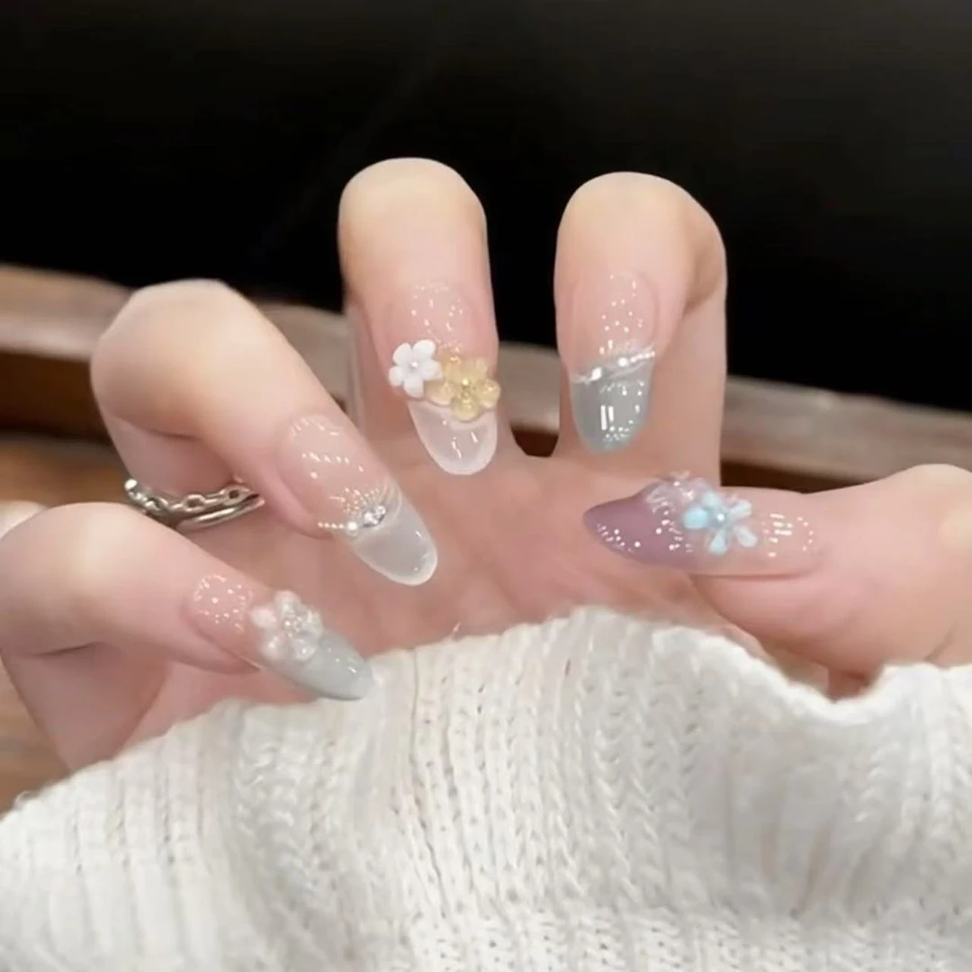 【水晶小花】多巴胺系清冷感贴钻穿戴甲新款高级感小众显白