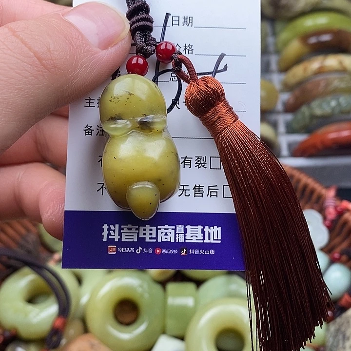 未镶嵌蛇纹石玉颈饰哈**笑