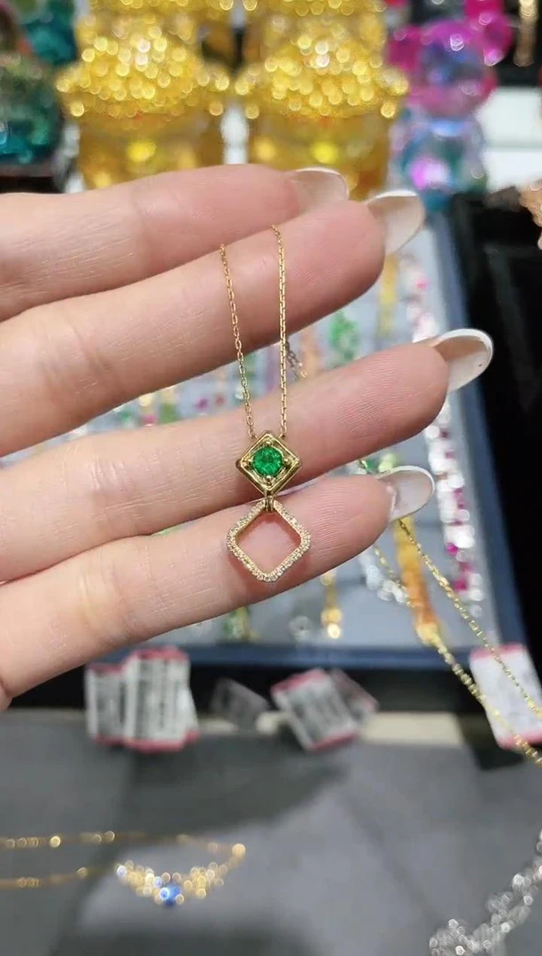 18K金镶嵌天然祖母绿项链