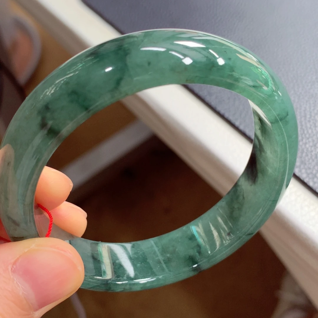 翡翠手镯未镶嵌翡翠