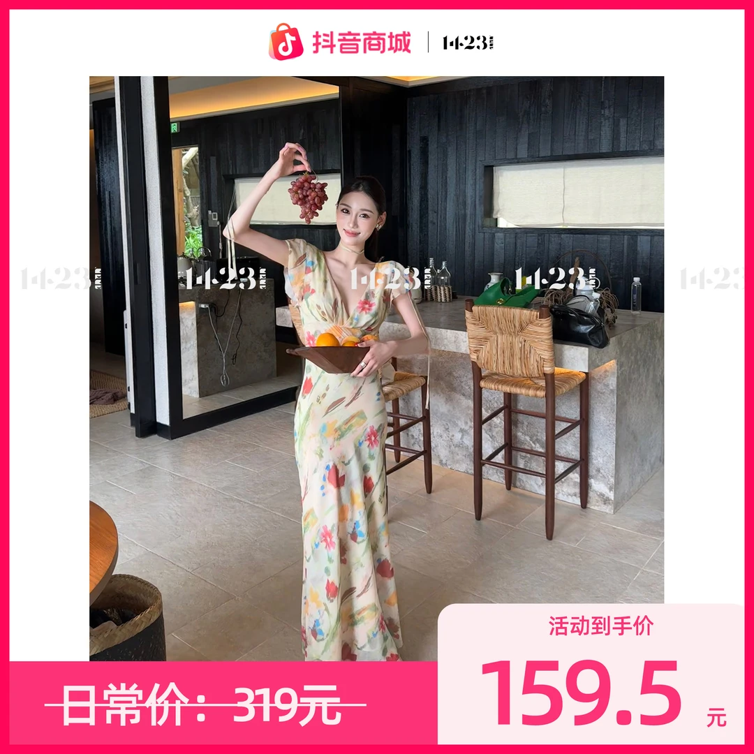 1423【幻彩琦意】复古浪漫印花V领收腰显瘦气质夏季新款连衣服