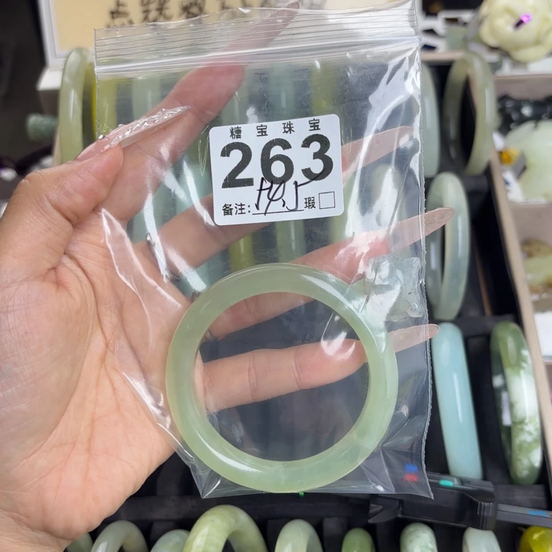 未镶嵌蛇纹石玉手镯咘****门