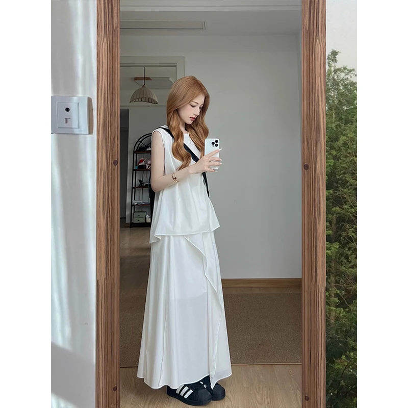 法式气质清冷艺术感穿搭2025夏日新款设计感无袖上衣半身裙两件套